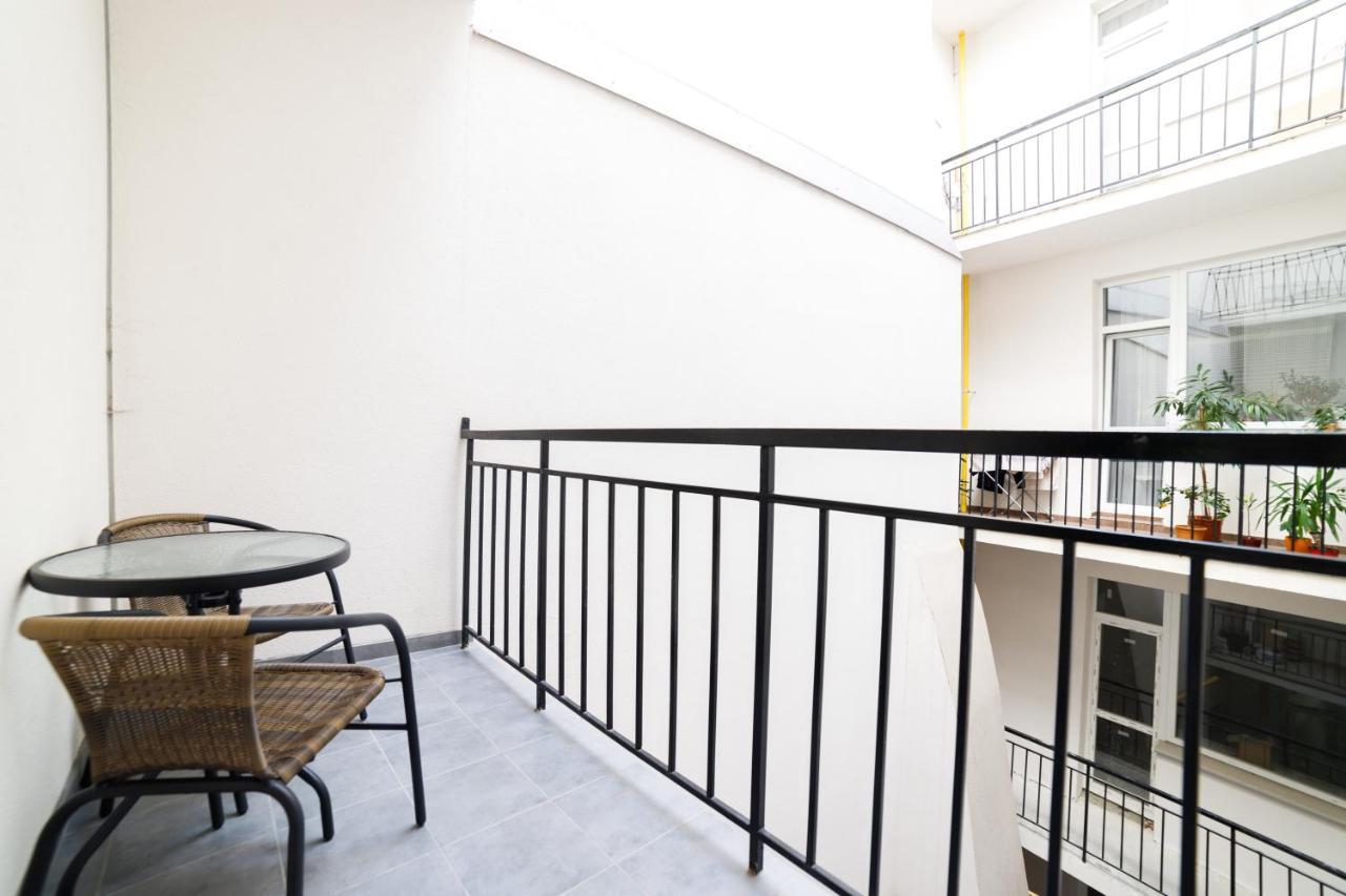Lux Apartments Lviv Exterior photo