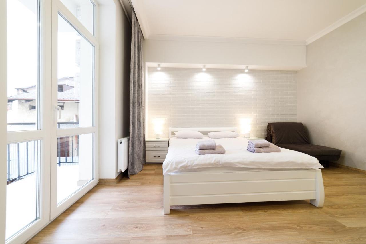Lux Apartments Lviv Exterior photo