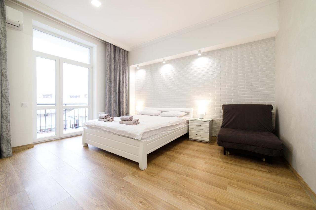 Lux Apartments Lviv Exterior photo