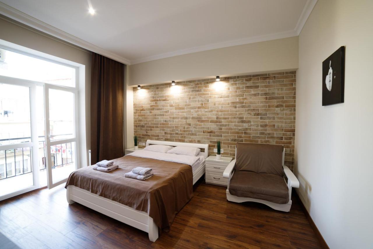 Lux Apartments Lviv Exterior photo