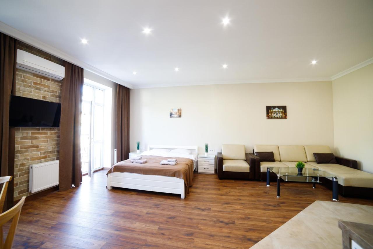 Lux Apartments Lviv Exterior photo