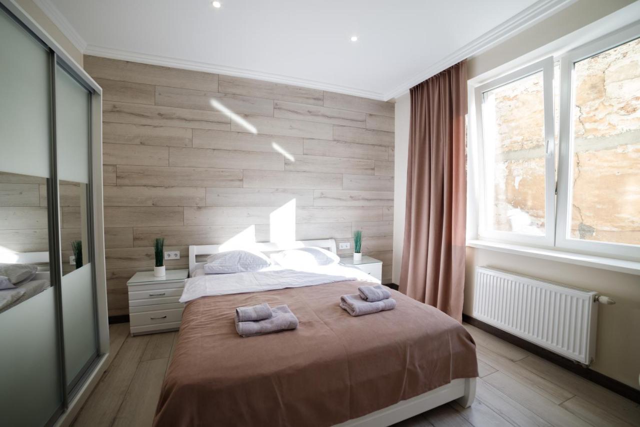 Lux Apartments Lviv Exterior photo