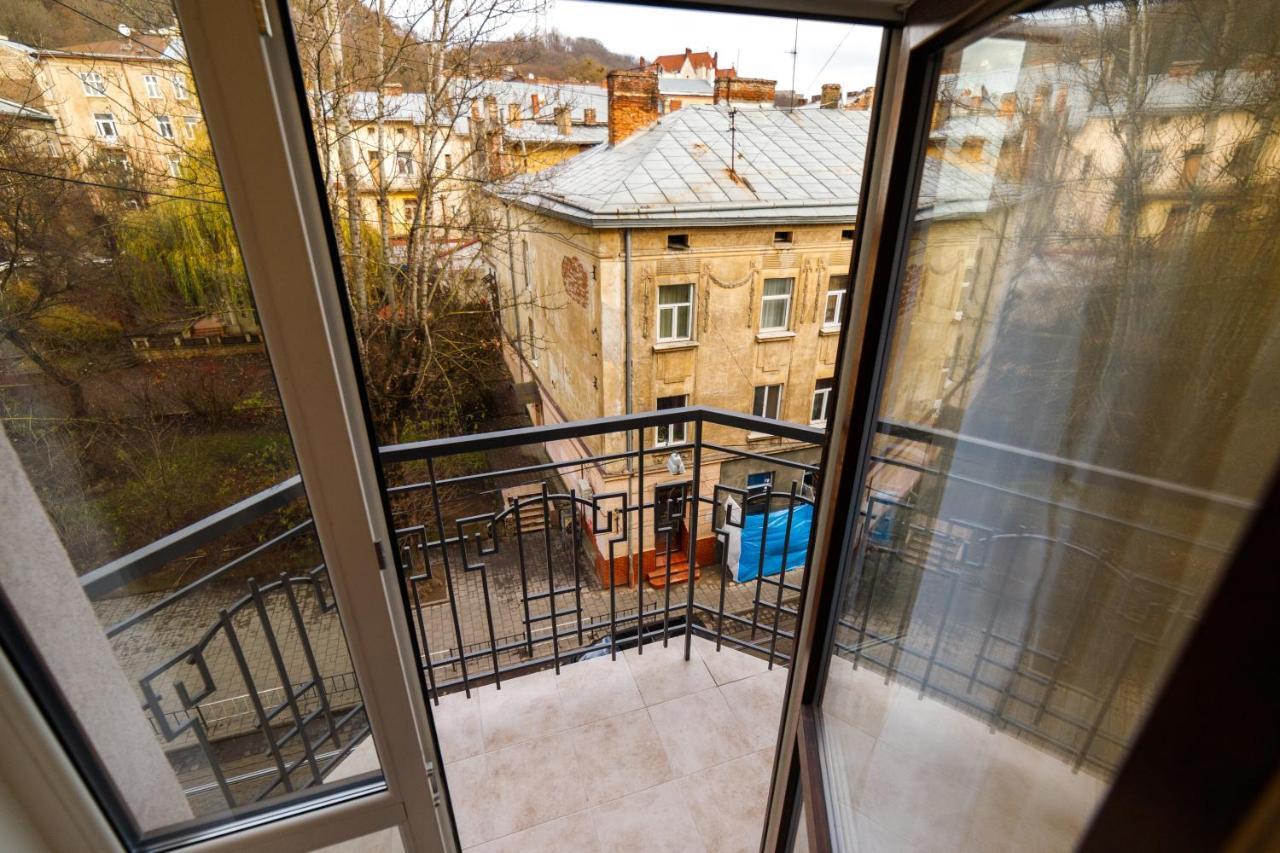 Lux Apartments Lviv Exterior photo