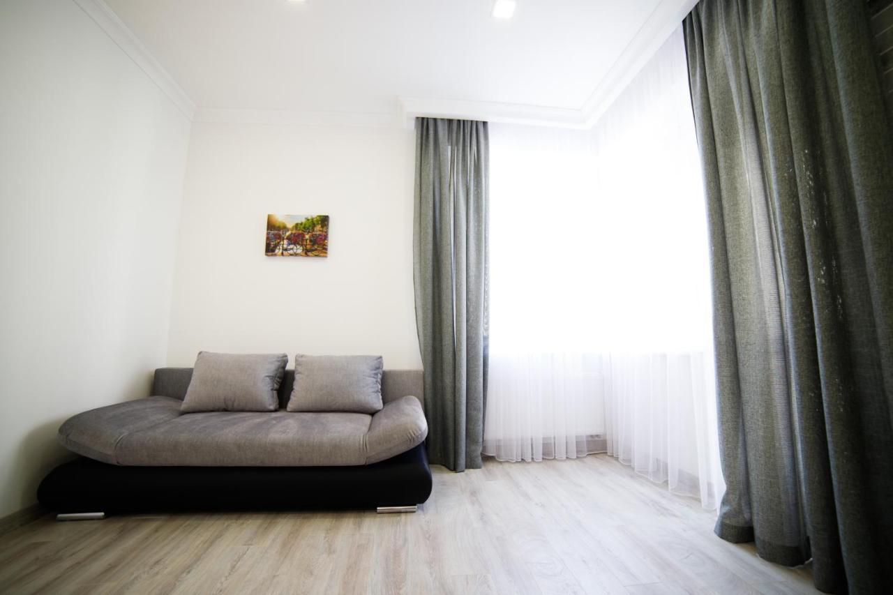 Lux Apartments Lviv Exterior photo